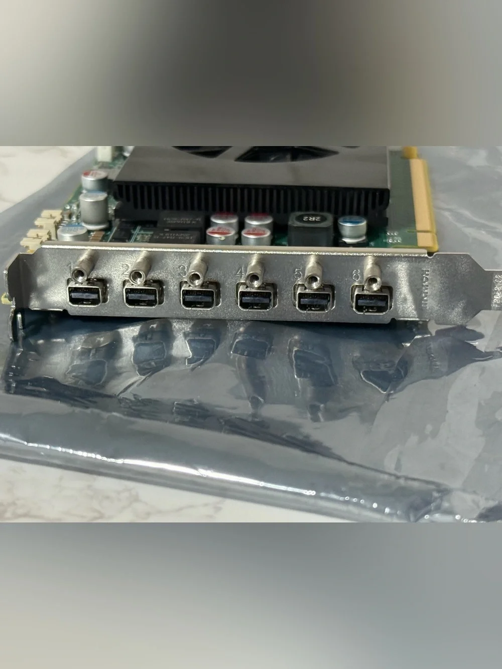 Matrox C680-E4GBF 4GB 6 Mini DP PCle Video Card + 3x Active Mini DP to HDMI
